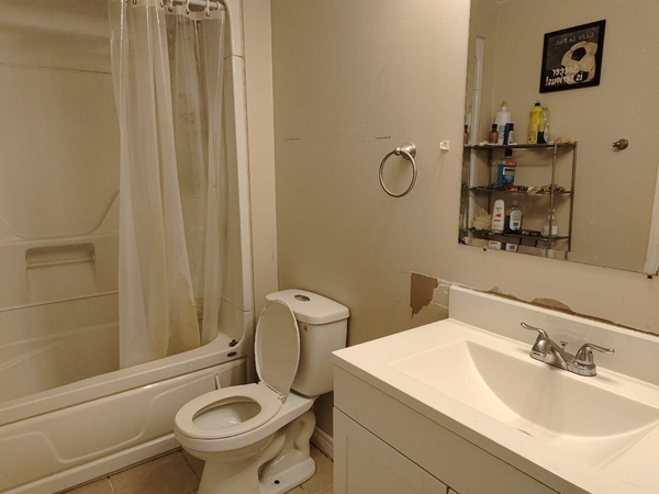 Bathroom 1.jpg